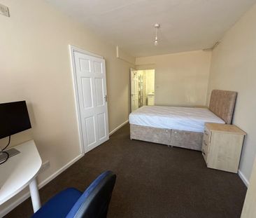 Studio to rent - Photo 2