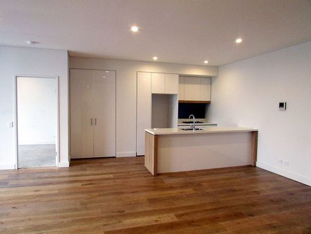 Spacious 2-Bed Apartment in the Heart of Rosebery - Photo 3