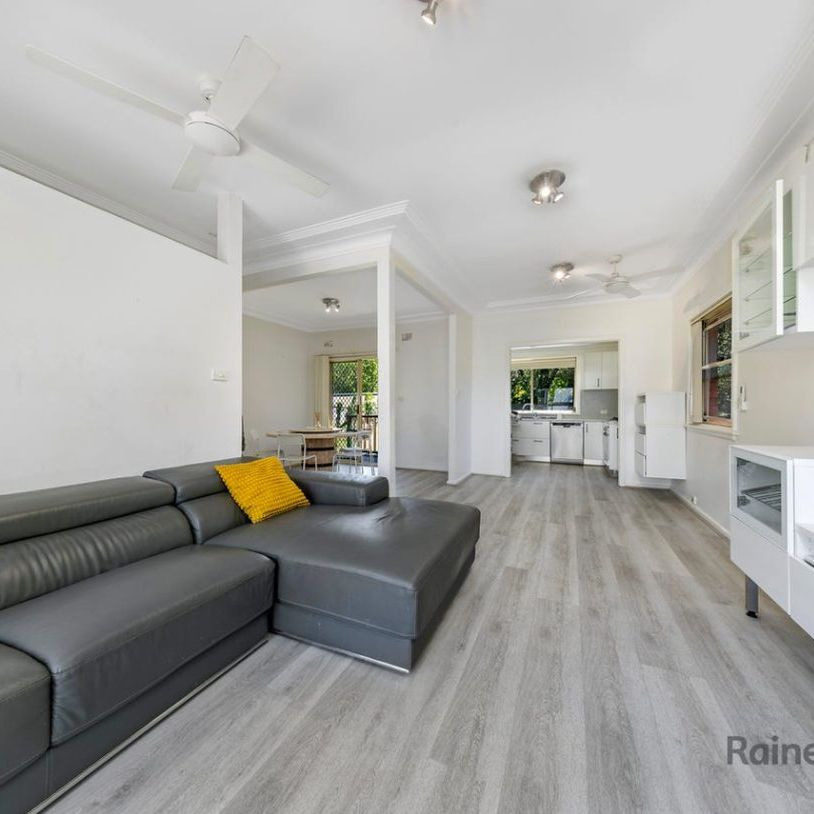 SPECIAL RENT - ONLY $700 PER WEEK | SHORT-TERM LEASE - Photo 1