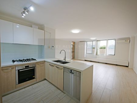 A Unique apartment with good size North facing courtyard - Photo 5