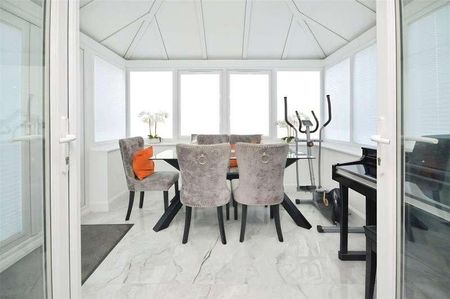 Savoy Grove, Hornchurch, Essex, RM11 - Photo 5