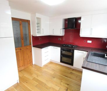 2 bedroom terraced house to rent - Photo 3