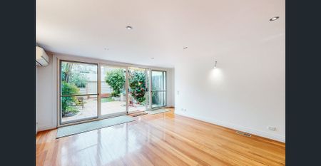 Spacious Family Living Over 2 Levels (Short Term Lease 3 - 6 months) - Photo 2