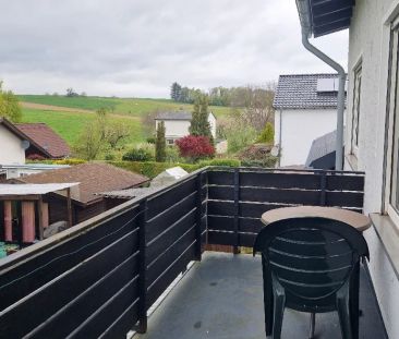 Sanierte 3-Zimmer-Wohnung in Ortsrandlage *Balkon *Carport - Photo 1