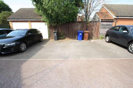 Swallow Close, Chafford Hundred, RM16 - Photo 4