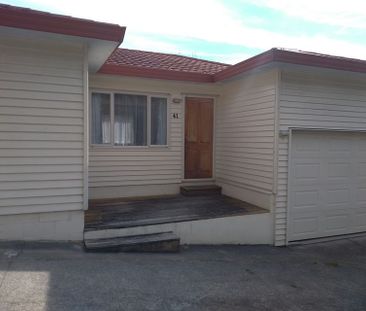 Standalone 2 Bedroom North Shore Home 2 Car Garage - Photo 2