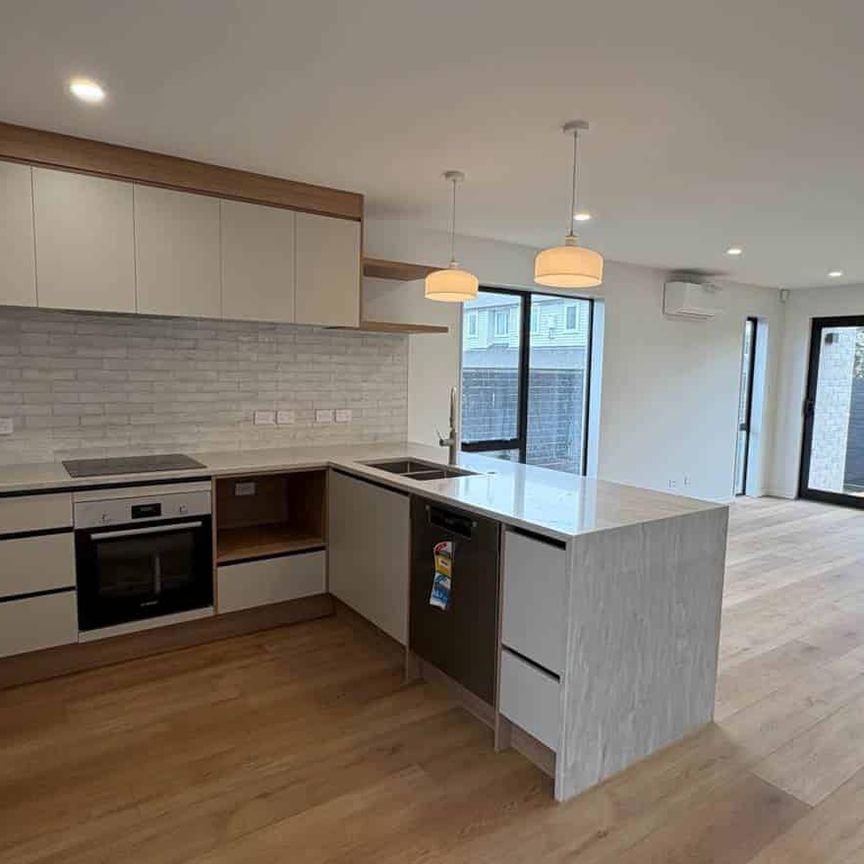 Brand New Modern Living: 3-Bed Townhouse in Pr... - Photo 1