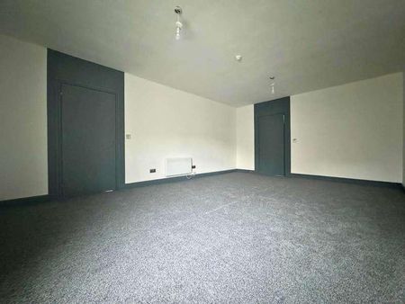 Flat, Carters Green, West Bromwich, B70 - Photo 2