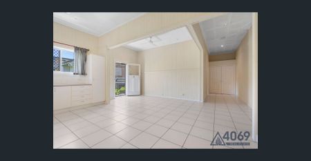 CONVENIENTLY LOCATED FOR THE CITY PROFESSIONAL - Photo 2