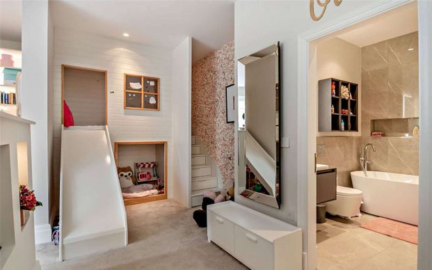 Exceptional modern home in central Alderley Edge with Gym, Bar, Games room and Wine Cellar - Photo 1