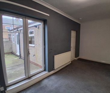 3 bedroom terraced house to rent - Photo 3