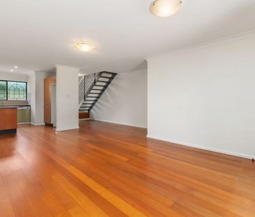 SPLIT-LEVEL TWO BEDROOM TOWNHOUSE IN TIGHTLY HELD COMPLEX - Photo 4