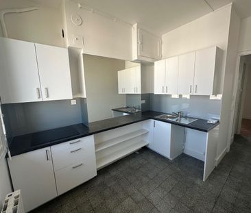 Location Appartement 3 pièces 87m² LYON 7ème - Photo 5