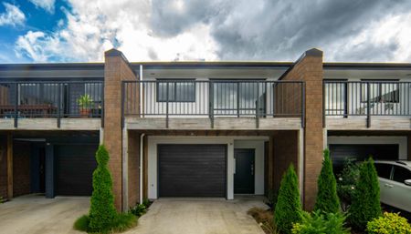 Modern 2-Bedroom Townhouse - The Perfect Lock-Up and Leave - Photo 2