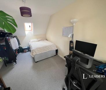 5 bedroom detached house to rent - Photo 2
