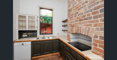 Character-Filled Fremantle Living with Unmatched Views - Photo 2