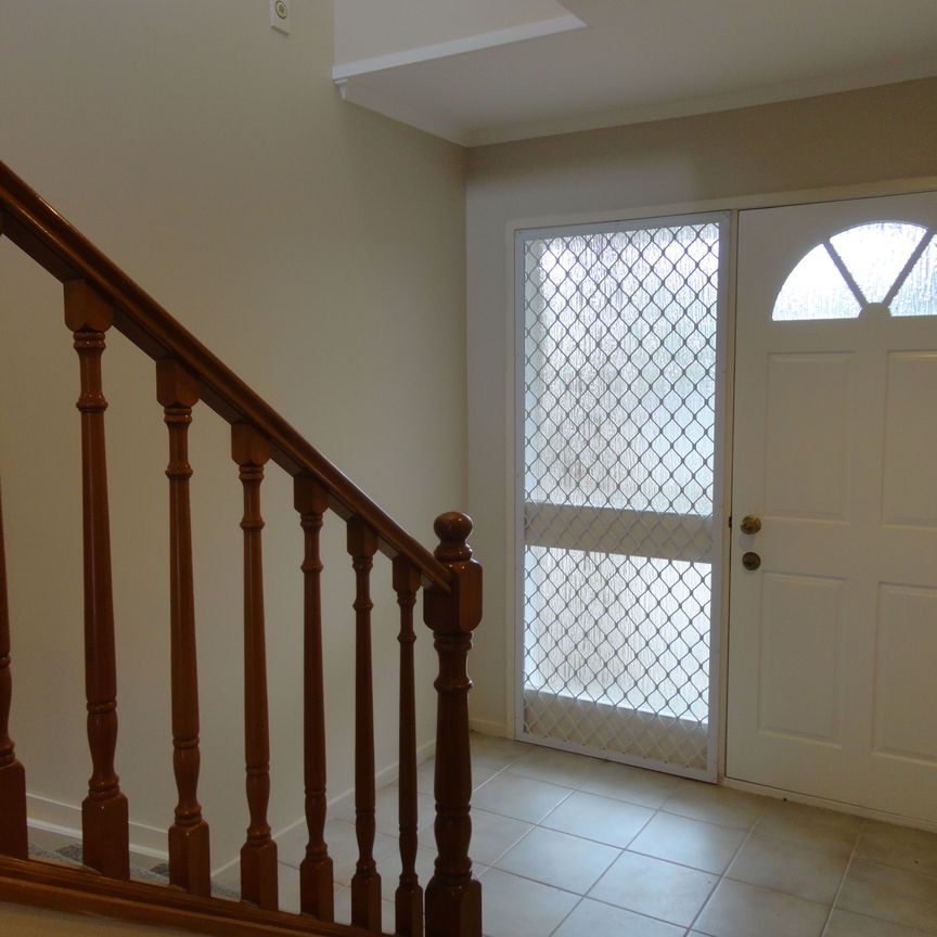 sunny and spacious townhouse - Photo 1