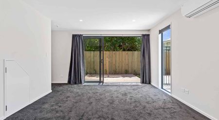 Modern Two-bedroom Townhouse with Off-Street Park Edgeware - Photo 5