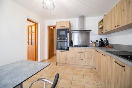 Location / Maison T4 - Photo 3