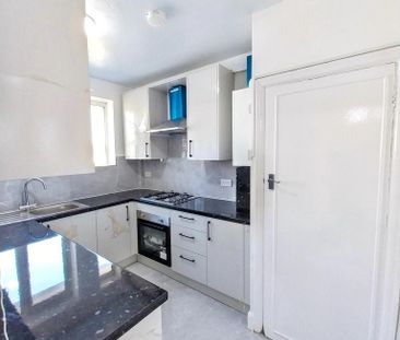 3 bedroom flat to rent - Photo 6