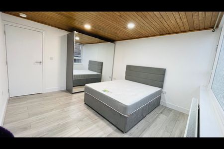 4 Bed Terraced House, Wembley, HA9 - Photo 3