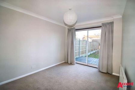 Epping Close, Romford, RM7 - Photo 5