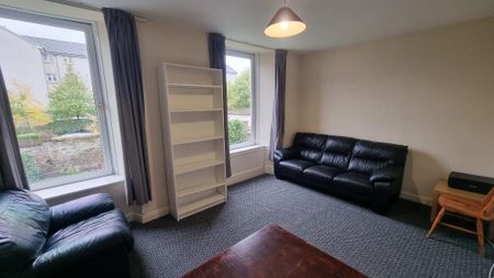 4 bedroom flat to rent - Photo 2
