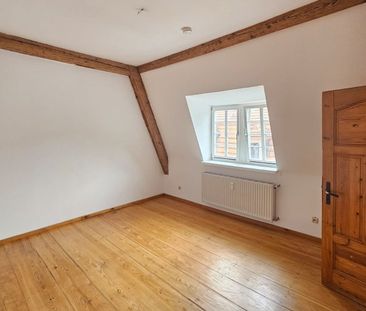 Stilvolle Altbauwohnung mit Charme auf drei Etagen im Denkmalschutz - Photo 1