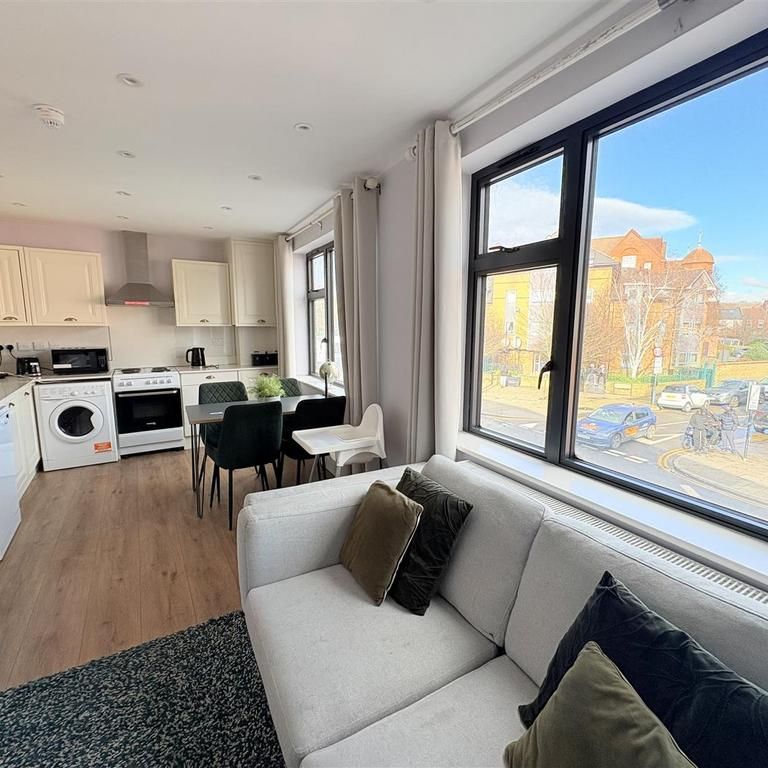 3 bedroom apartment to rent - Photo 1