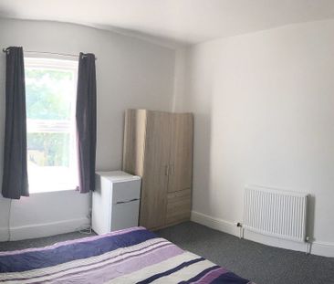 Student Accommodation, 39 Monks Road, Lincoln, Lincolnshire, LN2 5H... - Photo 2