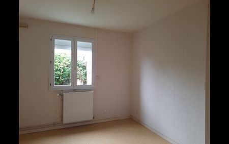 Location Maison 4 pièces 113 m² Montgivray - Photo 3