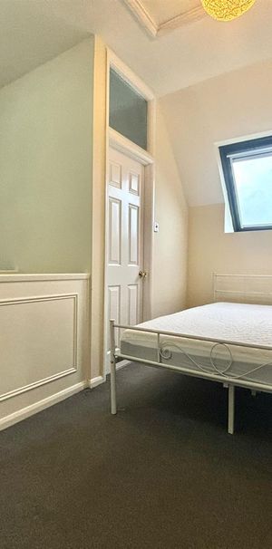 Hillingdon Hill, Hillingdon, UB10 - Photo 1