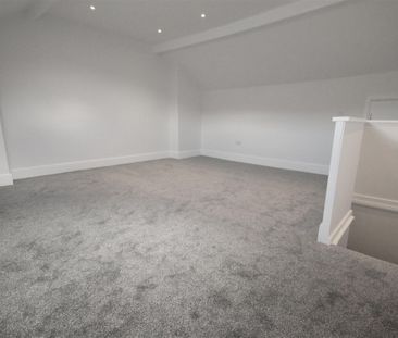 3 Bedroom House - Mid Terrace To Let - Photo 3