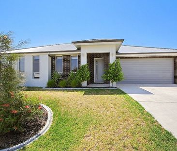 Beautifully Family Home in a Quiet Thurgoona Court - Photo 2