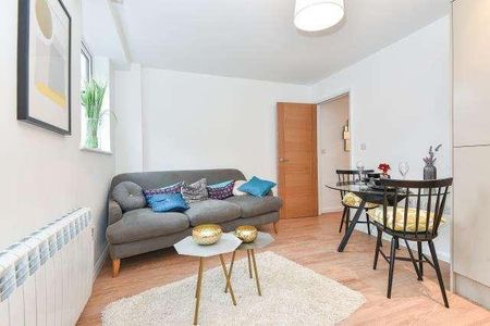 Curtis House, High Wycombe, HP13 - Photo 2