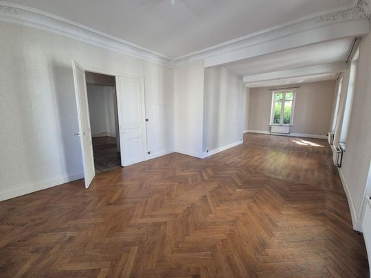 MAISON 8 pièce(s) - 211m² - Photo 1