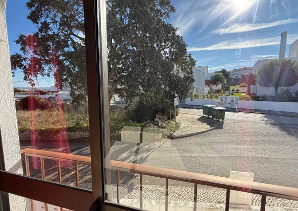 Excellent 1 bedroom flat with generous areas well located in Albufeira.