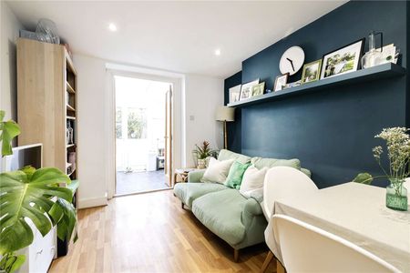 One bedroom garden flat in a fantastic Islington location just moments from Upper Street. - Photo 2