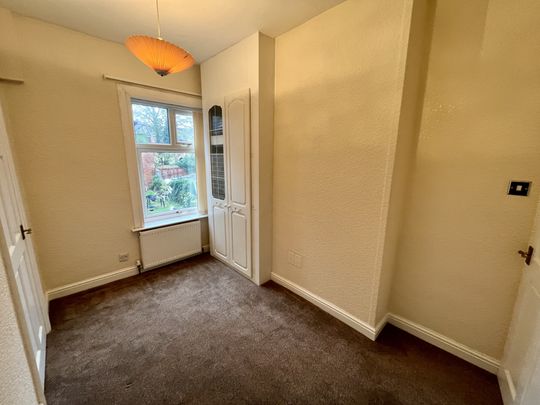 ***Two double bedrooms*** easy access into Derby city centre + Royal Derby Hospital. **lounge** seperate dining room** extended kitchen** - Photo 1