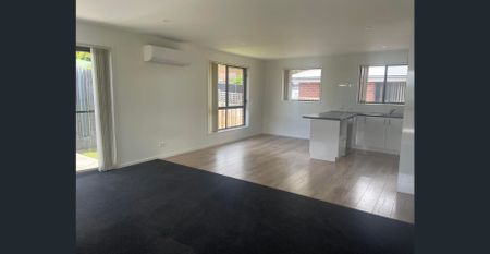 Modern Unit - Photo 3