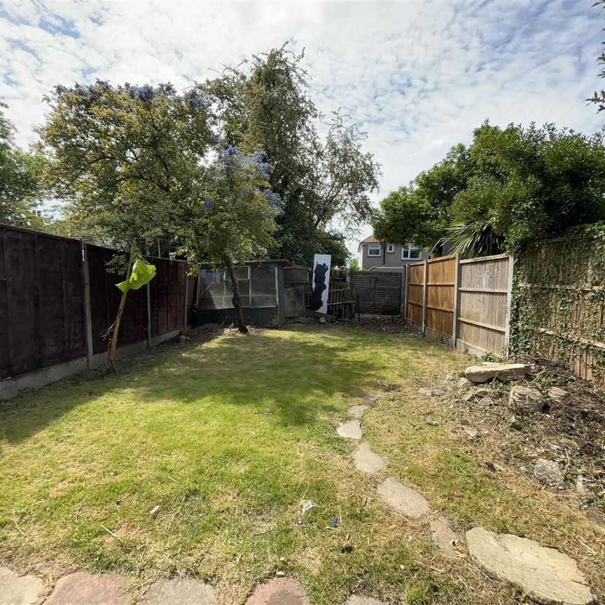 4 bedroom house - semi-detached - Photo 1