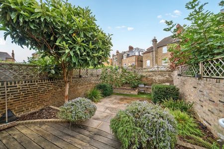 4 bedroom terraced house to rent - Photo 5