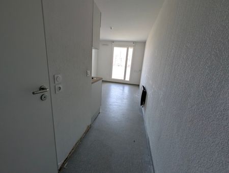 Location Appartement 1 pièce 18m² NIMES 30000 - Photo 3