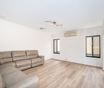 4 CHELSEA CIRCUIT, Success WA 6164 - House For Rent | Domain - Photo 6