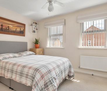 2 bedroom end of terrace house to rent - Photo 3