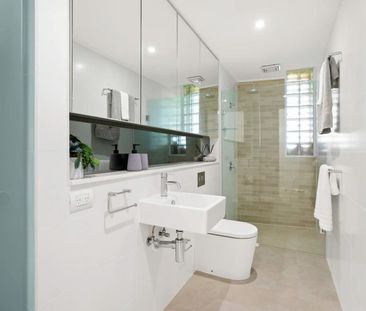 Light and Bright Executive One Bedroom Apartment - Photo 5