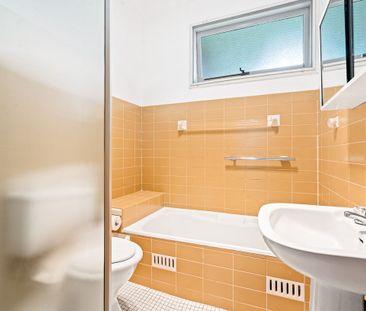 Light Filled Three Bedroom Villa In A Walk Everywhere Location - Photo 5