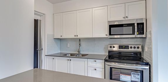 For Lease - 7555 Goreway Drive Unit# 126, Mississauga, Ontario - Photo 2