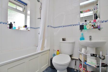 Inkerman Road, Woking - 1 bedroomProperty for lettings - Seymours - Photo 4