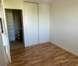 A louer agréable T2 avec balcon, Résidence sécurisée les Conviviale... - Photo 3